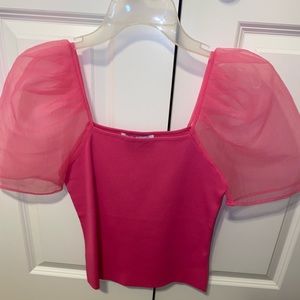 Hot pink ruffle shoulder top! (Size medium)